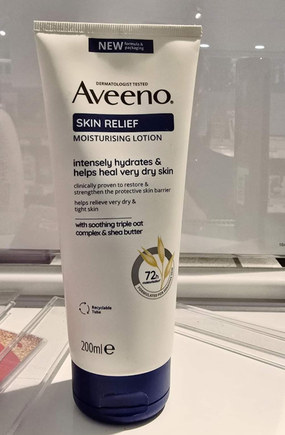 Aveeno Skin Relief Moisturizing Lotion with Triple Oat Complex & Shea Butter  200ml